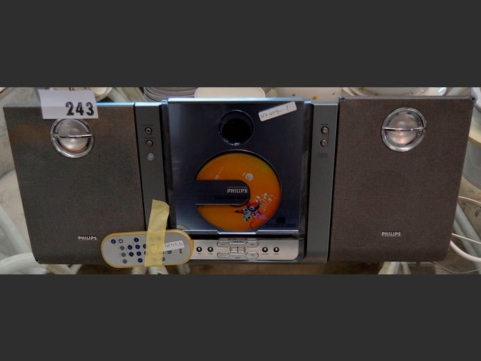 PHILIPS CD/RADIO WITH REMOTE [Switches on, Untested further]