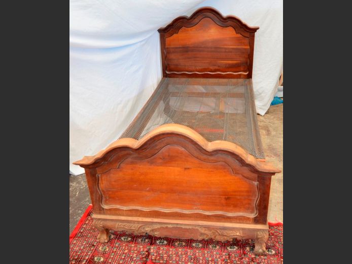 STINKWOOD BALL & CLAW SINGLE BED WITH HEAD- & FOOTBOARD[No mattress]