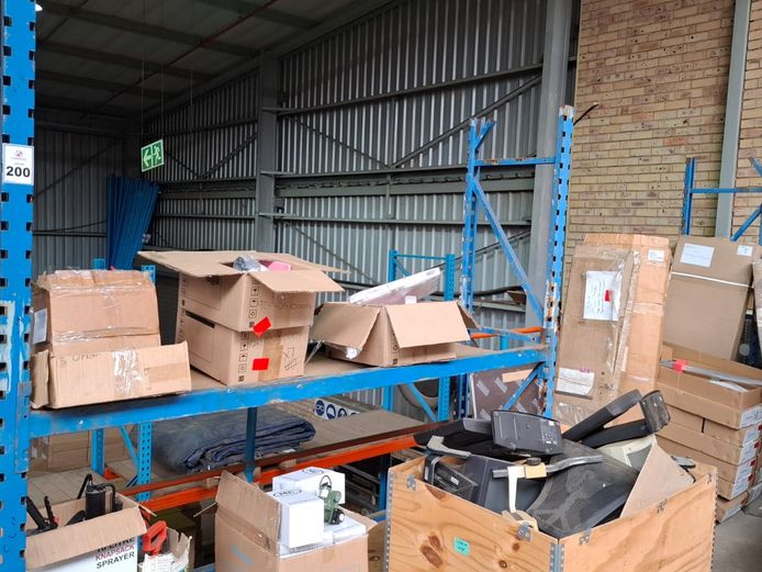 HD Shelve, 6 Uprights (2 sections) & 3 shelves