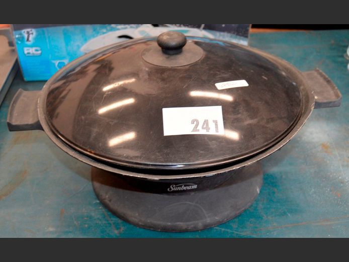 ELECTRIC WOK [Switches on, untested further]