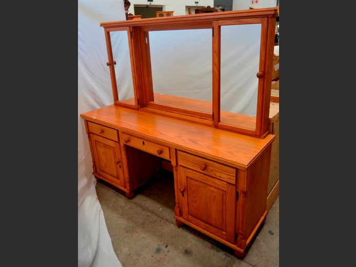 OAK 4-DOOR, 2-DRAWER DRESSING TABLE WITH MIRRORS, 167 x 47 x 155cm