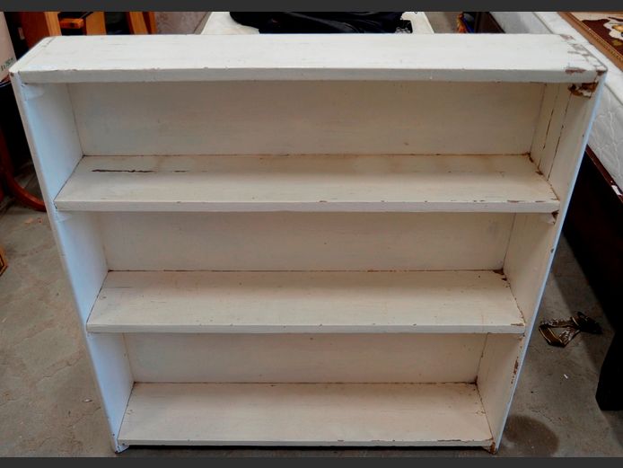 WHITE PAINTED 3-TIER BOOKSHELF, 91 x 18 x 91cm [Needs re-painting]