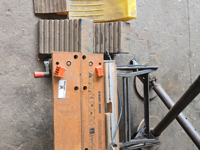 1 x WORKTABLE, 2 x STEEL STANDS, 3 x RUBBER STOPPERS