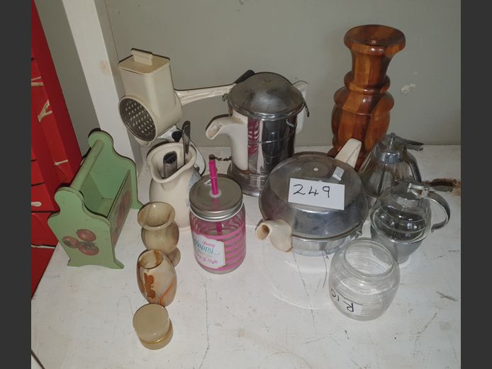 LOT: EVERHOT TEA & COFFEE POTS, VINTAGE GRATER, etc