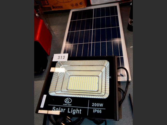 200W SOLAR FLOODLIGHT [Untested]
