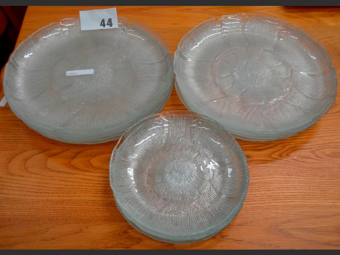 CLEAR GLASS DINNER PLATES & SIDE PLATES