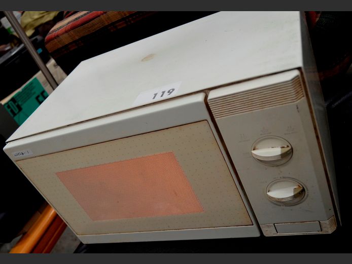 SUPREME MICROWAVE [Switches on, untested further]