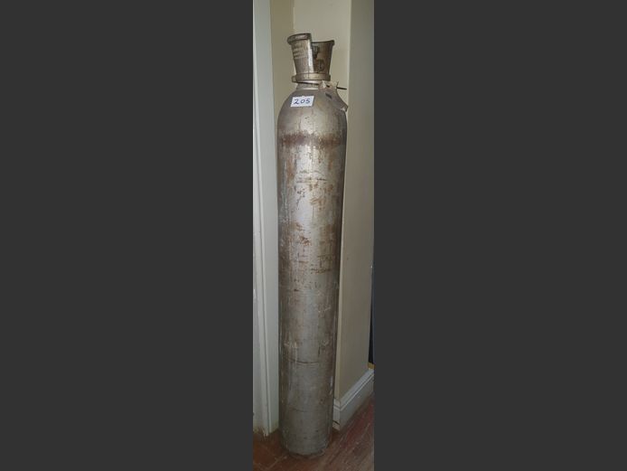 LARGE AFFROX 17.8kg GAS CYLINDER [Condition unknown]