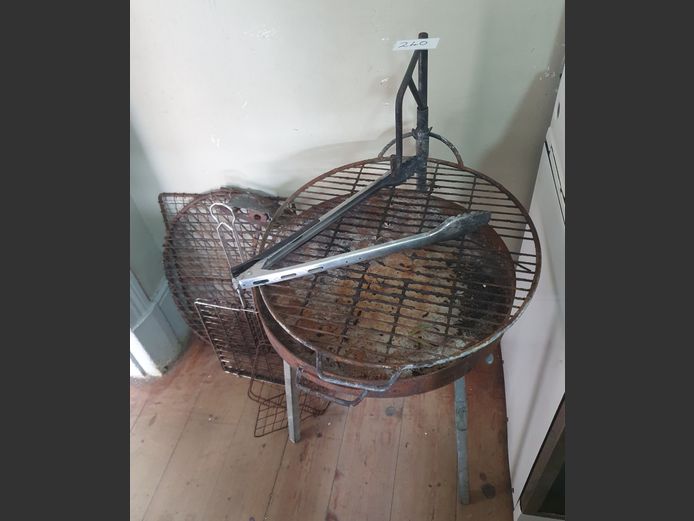 BRAAI ON STAND [Rusted]