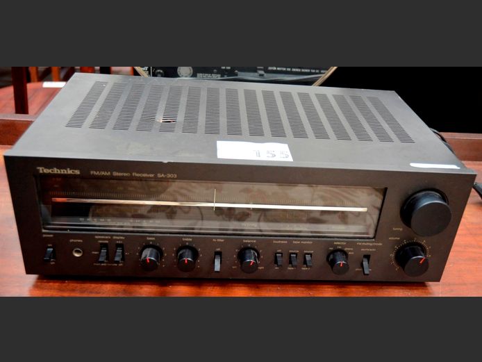 TECHNICS SA-303 TUNER AMP [Switches on]