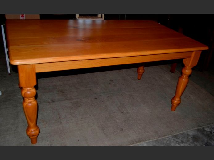 OAK KITCHEN TABLE ON TURNED LEGS, 160 x 90 x 75cm
