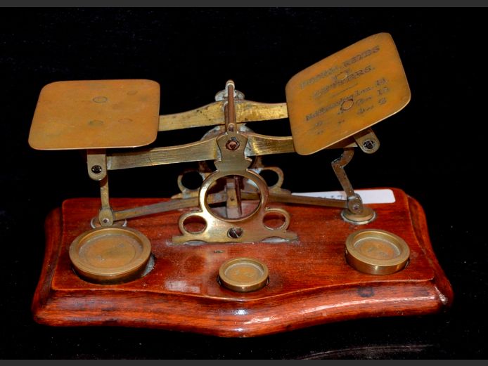 VINTAGE LETTER SCALE, 17.5 x 9 x 8cm