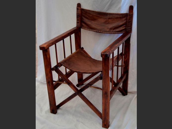 LEATHER UPHOLSTERED DIRECTOR'S CHAIR