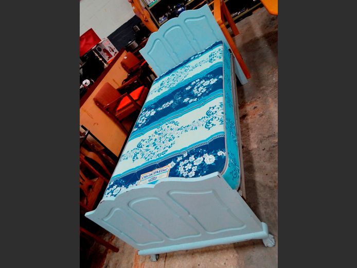 IMBUIA UNDER BLUE PAINT DIVAN WITH HEAD- & FOOTBOARD & AIRFLEX ORTHOPAEDIC MATTRESS