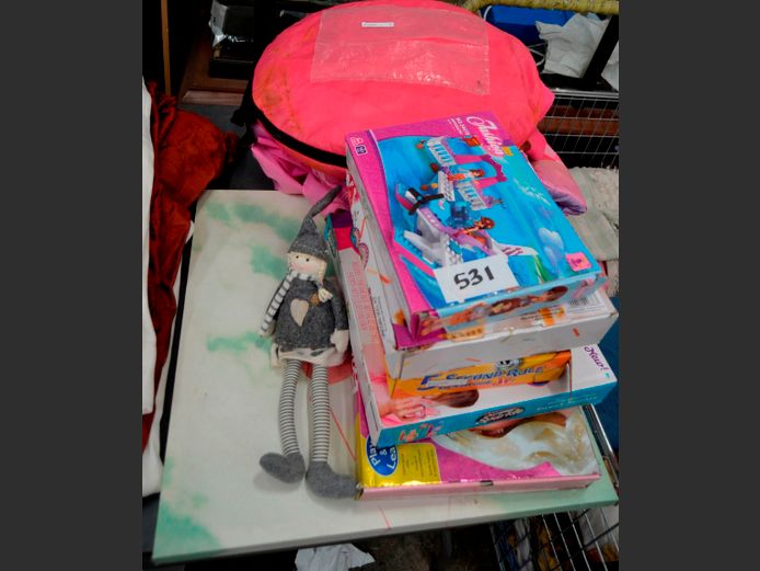 LOT: FLUFFY BLANKET, BOARD GAMES, etc