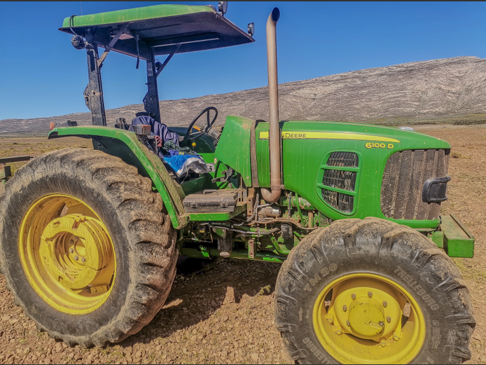 John Deere 6100D trekker