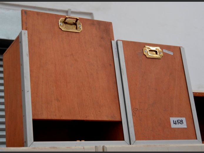 LOT: 2 x WOODEN STORAGE BOXES, 39 x 36 x 23cm & 39 x 30.5 x 23cm