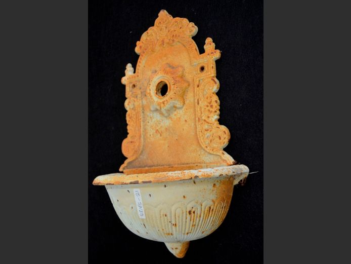 VINTAGE CAST IRON WALL MOUNT PLANTER, 43 x 27cm