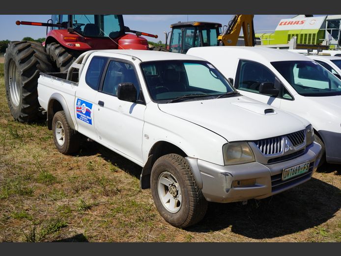 COLT CLUBCAB 2.8; NIE WERKEND; DWT669FS