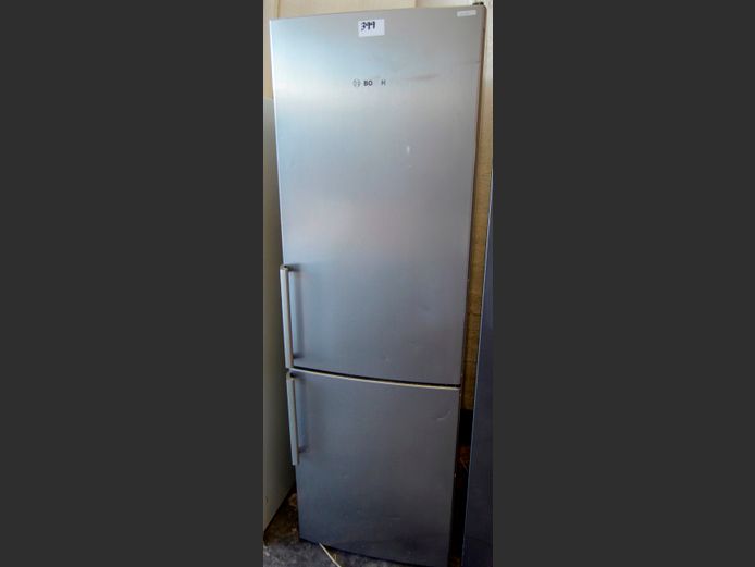 BOSCH METALLIC FINISH FRIDGE FREEZER [Getting cold]]