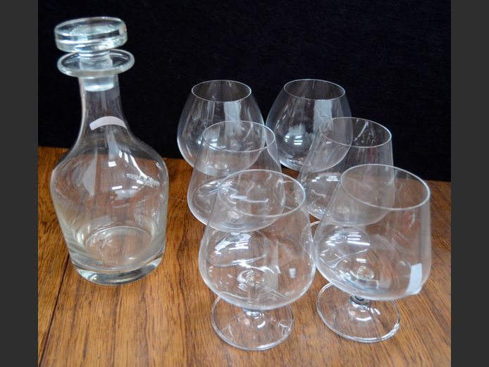 GLASS DECANTER WITH STOPPER & SET OF 6 BRANDY SNIFTERS