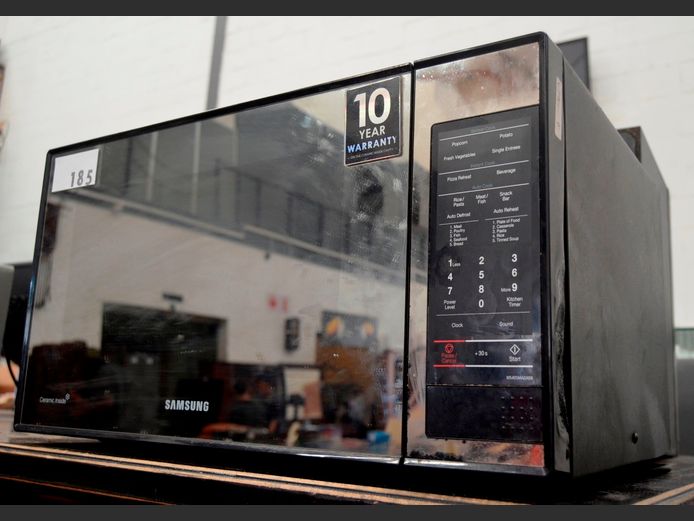 SAMSUNG MIRROR FINISH ELECTRONIC MICROWAVE [Switches on, untested further]