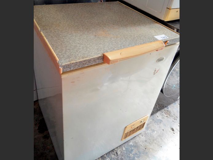 KIC 175 LITRE CHEST FREEZER [Getting cold, rusted inside]