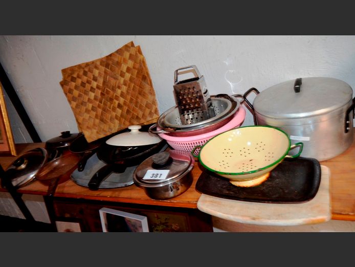 ALUMINIUM POT WITH LID, COLANDER, FRYING PANS, GRATER, etc