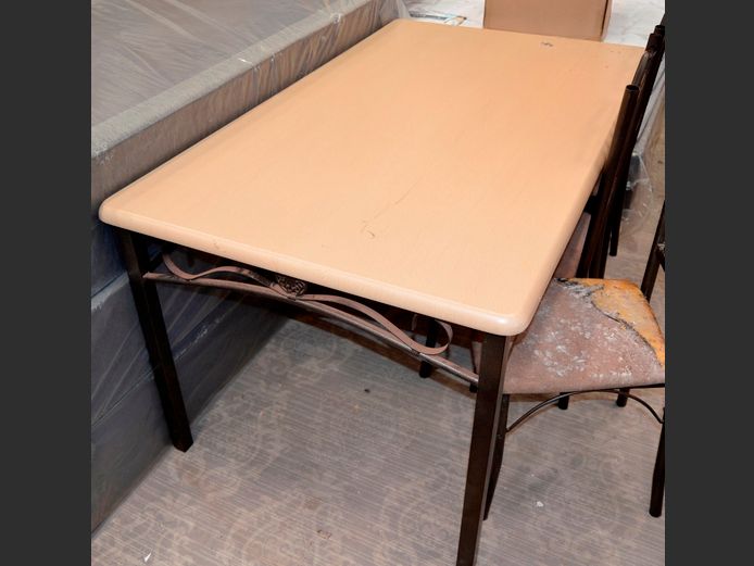 OAK & METAL 6-SEATER KITCHEN TABLE WITH 4 CHAIRS, 152 x 91 x 75cm [Seats need replacing, table top damaged] [#: 403512981]