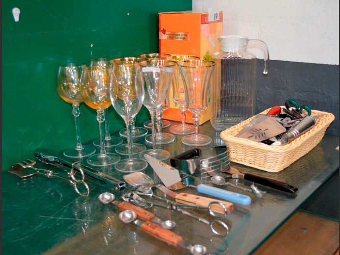 ASSORTED DRINKING GLASSES, GLASS VASE, KITCHEN UTENSILS, CUTLERY, etc