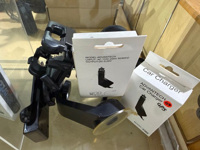 Set of Car Chargers & Phone Mounts 