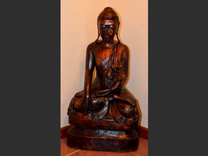 CARVED ROSEWOOD SEATED TIBETAN BUDDHA, 40 x 27 x 81cm