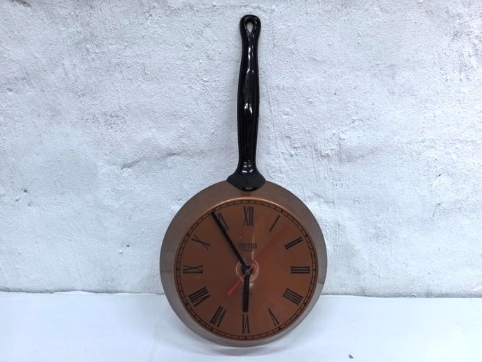 Vintage Smiths Plastic Frying Pan Quartz Wall Clock
