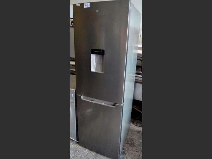 AEG METALLIC FINISH FRIDGE FREEZER WITH WATER DISPENSER [Dead] [#: 415241662]