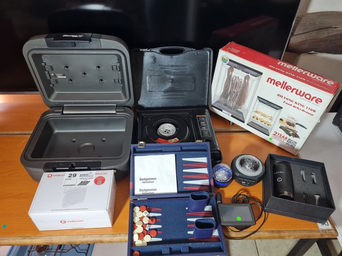 LOT VARIOUS GOODS - WIFI ROUTER, CABINE SUITCASE, BILTONG DRYER, PORTABLE GAS STOVE, TOM TOM GPS