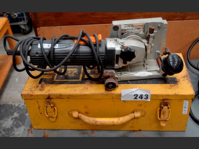 ELU BISCUIT JOINTER [Switches on, Untested further]