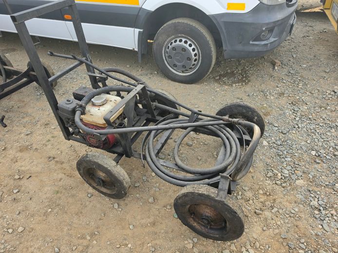 MOTORISED TAR SPRAYER