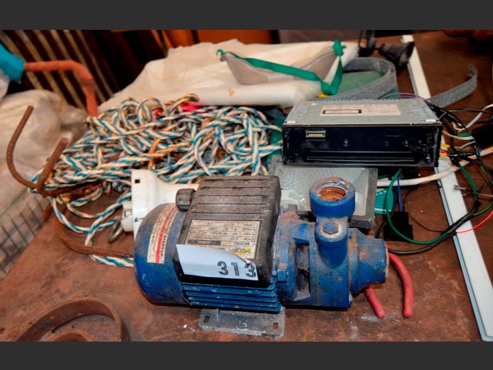 VEGA WATER PUMP, CAR RADIO [No face], ROPE, etc [Untested]