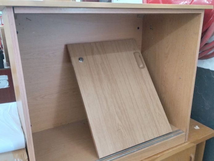 Small wooden cabinet (broken)