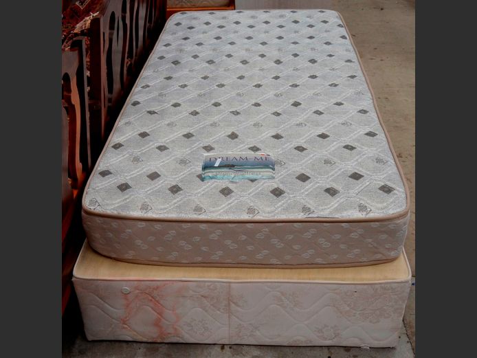 DREAM-ME SINGLE BED BASE & MATTRESS SET [No feet]
