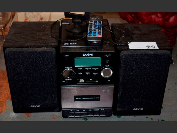 SANYO MICRO COMPONENT SYSTEM WITH PAIR SPEAKERS & REMOTE [Switches on, untested further]