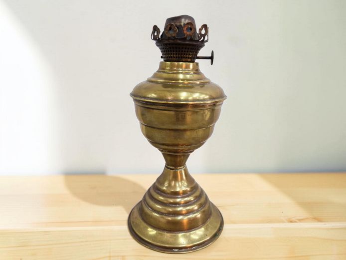 Vintage Veritas Brass Paraffin Kerosene Oil Lamp Base