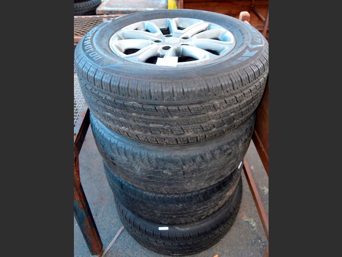 SET OF 4 JEEP CHEROKEE MAGS WITH TYRES, 265 x 60 x 18