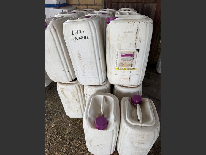 2,4D en 2,2408 = 20 Liter x 26 = 70 & 2,4DB 5L kanne