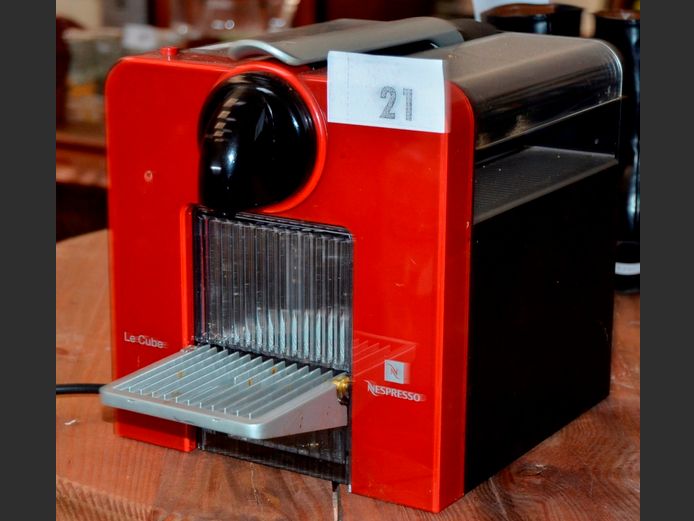 NESPRESSO COFFEE MACHINE [Switches on]