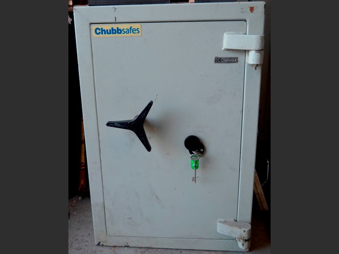 CHUBB SAFE WITH KEYS, 50 x 50 x 75cm