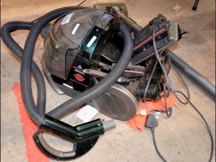 GENESIS VACUUM CLEANER [Switches on, untested further]