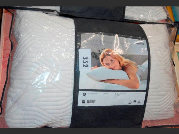 TEMPUR COMFORT PILLOW WITH COOL TOUCH