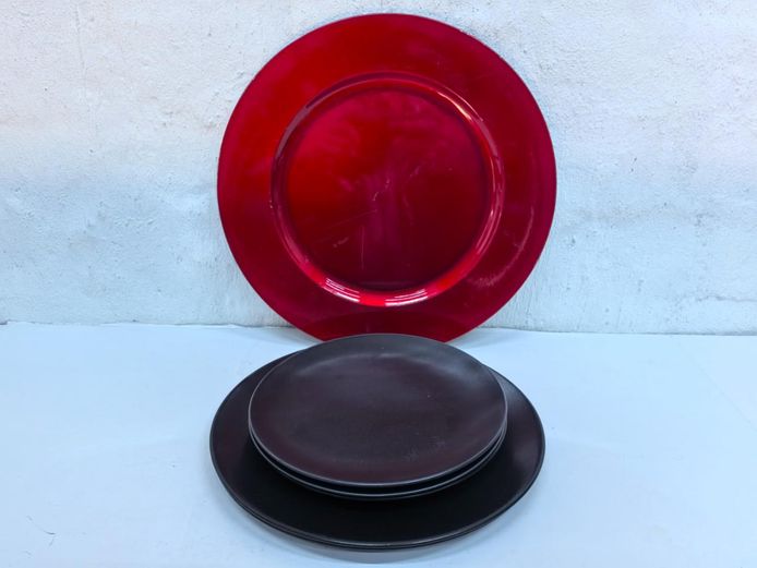 5-Piece Studio.W Soho Stoneware & Red Plastic Charger Plate