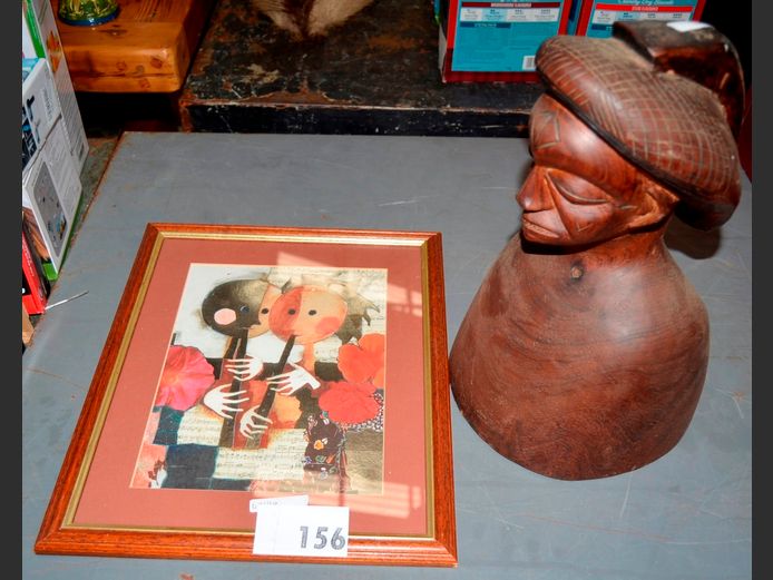 CARVED AFRICAN FIGURINE, 34cm high, & A FRAMED PRINT "MUSICIANS'< 26 x 20cm